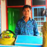 Hanapi aus Ost-Lombok mit seinem mobilen Verkaufsstand für Pentol, unterstützt durch Non-Profit-Mikrokredit und Schulungen von Global Micro Initiative e.V.